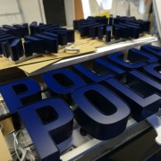 Litery-przestrzenne-w-roznych-kolorach-i-rozmiarach-wizualizacja-opcji-kolorystycznych-i-wielkosci-15cm-45cm