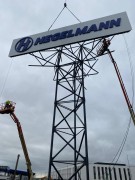 montaż-totemu-reklamowego-pylon-hegelmann