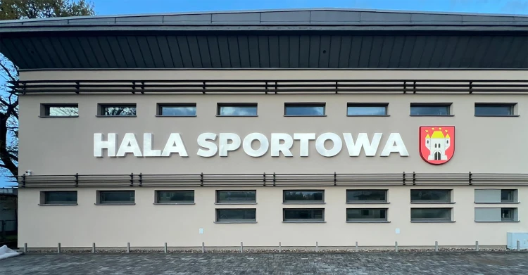 litery-blokowe-hala-sportowa-oznakowanie-budynku