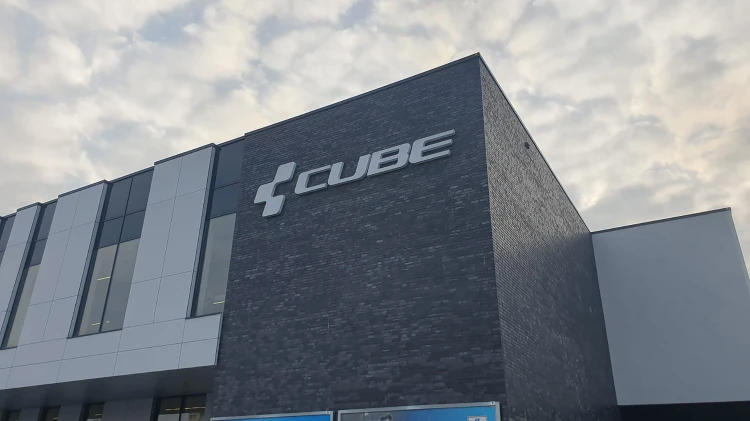 litery-blokowe-cube-oznakowanie-biurowca